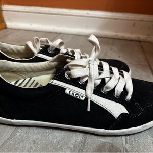 Taos Footwear Black Canvas Sneakers